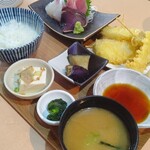 Sengyo To Kushiyaki Senou - 刺身、天ぷら定食（1000円）は安いが鮪が全然駄目で残す