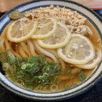 大和製麺 - 冷やし檸檬うどん(ランチタイム大盛り無料)￥600接写