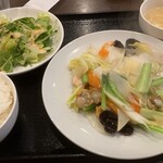 食彩中華 華蝶 - 海鮮野菜炒め定食
