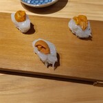 肴と鮨 津作 - 烏賊雲丹のせ