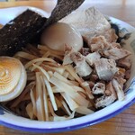 ケンチャンラーメン - 細切れチャーシューをトッピング