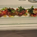 リストランテ カノフィーロ - カツオのクルード　北海しまえびとトマト、赤玉葱