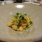 リストランテ カノフィーロ - ホタテとズッキーニ、サフランのソース　スパゲッティ