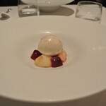 リストランテ カノフィーロ - 白桃とフロマージュブランのジェラート　ハイビスカスのジェラティーナ