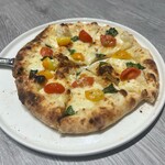 Capitolo Ⅱ dal spacca Napoli - フレッシュミニトマトとバジルのピッツァ
