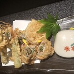 Sousaku Washoku Izakaya Amagaeru - 鰯の梅肉しそ揚げ