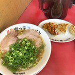 宮っ子ラーメン - 白菜ラーメンとぎょうざ