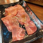 大衆ホルモン焼肉 参佰宴 地下 - 