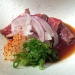 牛のタタキも柔らかくて、牛肉のうまさが本当によくわかる。