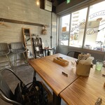 Dietro i tempi - 店内のテーブル席