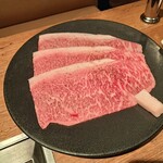 焼肉うしごろ - 北海道産の大判サーロイン・その２です。