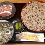 十割蕎麦と鴨料理 かもん - 鴨団子汁そば(1,100円也) 十割そばは結構盛りもいい♪