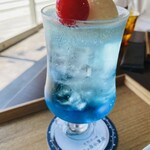 八ヶ岳氷菓店 CAFE&BAR - 八ヶ岳高原サイダーのクリームソーダ(ラムネ) 