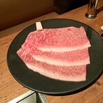 焼肉うしごろ - 北海道産の大判サーロイン・その３です。