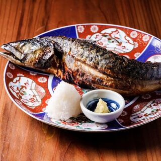 こだわりの備長炭で焼く鮮魚