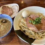 奔放 - 醤油漬け麺大1,040円　肉２枚250円