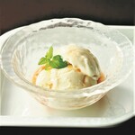 銀座アスター - 料理写真:コラーゲン入りココナッツアイスクリーム