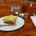 Kafe fuxu - 濃厚チーズケーキ、アイスミルクティー