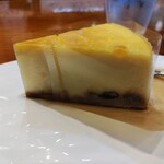 カフェ 風 - 濃厚チーズケーキ(横から)