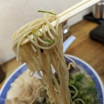 純とんこつ無双 - 麺リフトアップ