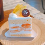 アカシエ 北浦和本店 - 夕張メロンのすごいショートケーキ　間にスポンジが入らずクリームと4層のメロンが入った超豪華なケーキです♡