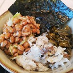 ゆで太郎 もつ次郎 - 3色ごはんに納豆をクーポンにて。