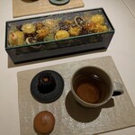 レストランエール - カヌレとマカロンとハーブティー