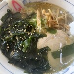 大関 - 乾燥わかめの質の良くないやつなのかな、わかめのブリッと感がなく薄くかたくて食感が残念
