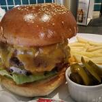 オーセンティック - チリチーズバーガー（ハラペーニョ別添え）
