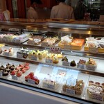 Patisserie irodori - ケーキピースのショーケース