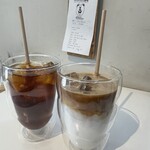 リュモンコーヒースタンド - 左がアイスコーヒー、右がアイスラテ