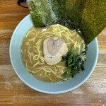 Yokohama Ramen Hama Ya - 醤油ラーメン：並（ちょっとだけ硬めの太麺がマッチ）