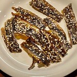 お好み焼き 鉄ちゃん - 鰯の味醂干し　鉄板で炙って柔らかく＆苦甘く仕上がってます