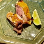 とり茶太郎 - 9ヶ月の雌の地頭鶏をじっくり炙ってあります