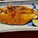 とり茶太郎 - 黄金軍鶏の手羽は数が少ないので皿での提供です