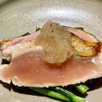 とり茶太郎 - 上がほろほろ鳥で下が地頭鶏の叩き