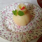 カフェRosa薔薇館 - 桃のローズパフェにのっかってる桃