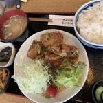 Minnano Shokudou Ushibukatei - からあげ油淋鶏定食￥960  ごはん大盛りにしてもさらにその上にしても無料だとか！これは大盛です