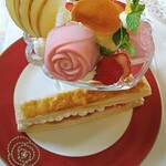 カフェRosa薔薇館 - フルーツたっぷり薔薇のプリンアラモード