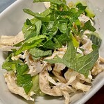 お好み焼き 鉄ちゃん - 笹身と胡瓜のさっぱり和えがハイボールと抜群に合う