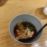 肴と鮨 津作 - 湯葉とズワイガニの和え物