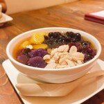 Sao Dou Hua - 芋圓豆花（芋圓+小豆+ピーナッツ）にタピオカ