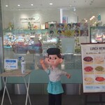 OTOWA FUJIYA - 店内入口にはいつものペコちゃんお出迎え/ランチは15時までリーズナブル価格でやってます。