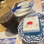 Tairyouriresutoran Namuchai Okazaki - ココナッツゼリーとアイスコーヒー