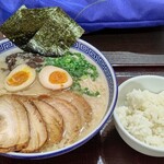宇明家 - とんこつﾁｬｰｼｭｰ麺1200円&ﾗｲｽ200円