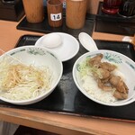 日高屋 - 焼き鳥丼　ネギ　温泉卵