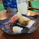 Kanzen Koshitsu Izakaya Kushiyaki Moga Ru - 明太子と辛子高菜の博多春巻き