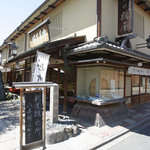 御菓子司 京都 鶴屋 鶴壽庵 - 「新選組遺蹟」の石碑がありました。