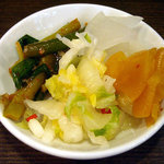 Shinwakayamaramembariuma - 小皿に取った漬物類
