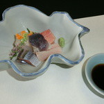 割烹旅館 若松 - 御造り　：　お家芸の海鮮です。流石の美味さ（ほっき、まぐろ、ぶり、さんま、ひらめ）